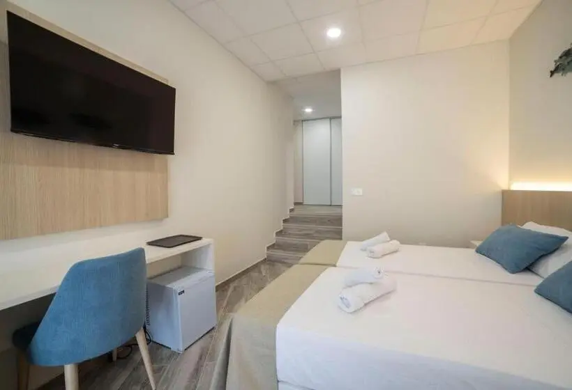 Deluxe Neljän Hengen Huone, Hostal Altea Karma
