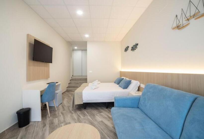 اتاق لوکس چهار تخته, Hostal Altea Karma