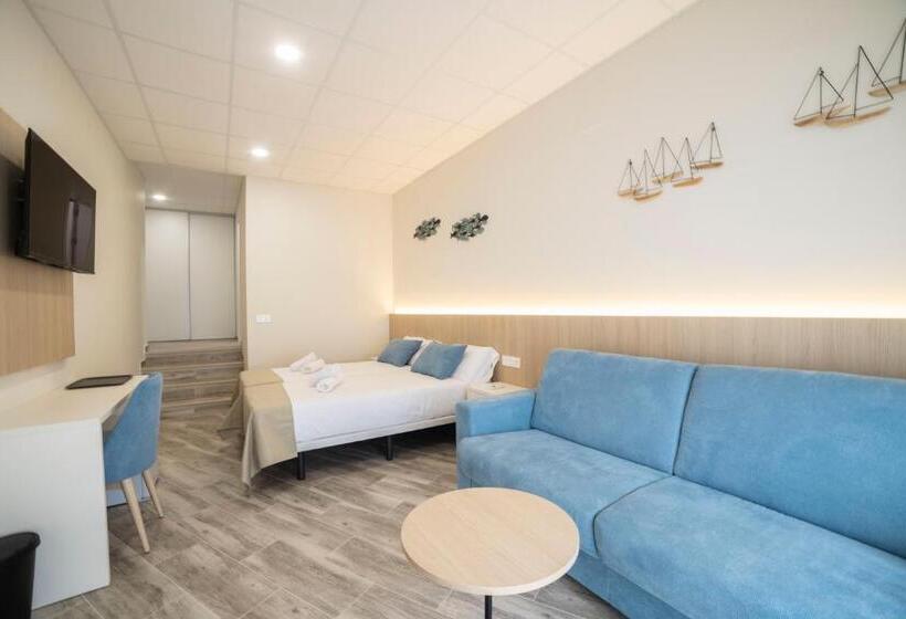 חדר דלוקס לארבעה, Hostal Altea Karma