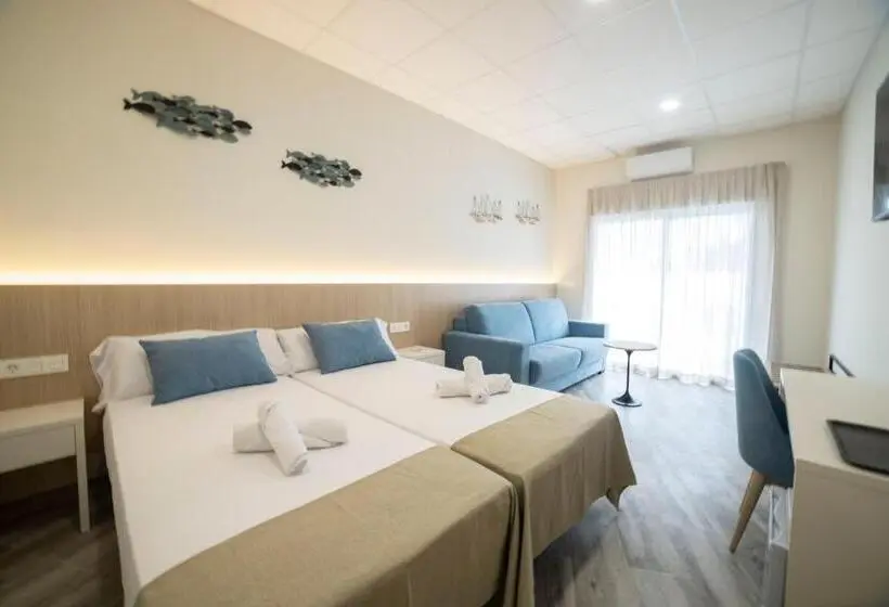 Deluxe Neljän Hengen Huone, Hostal Altea Karma