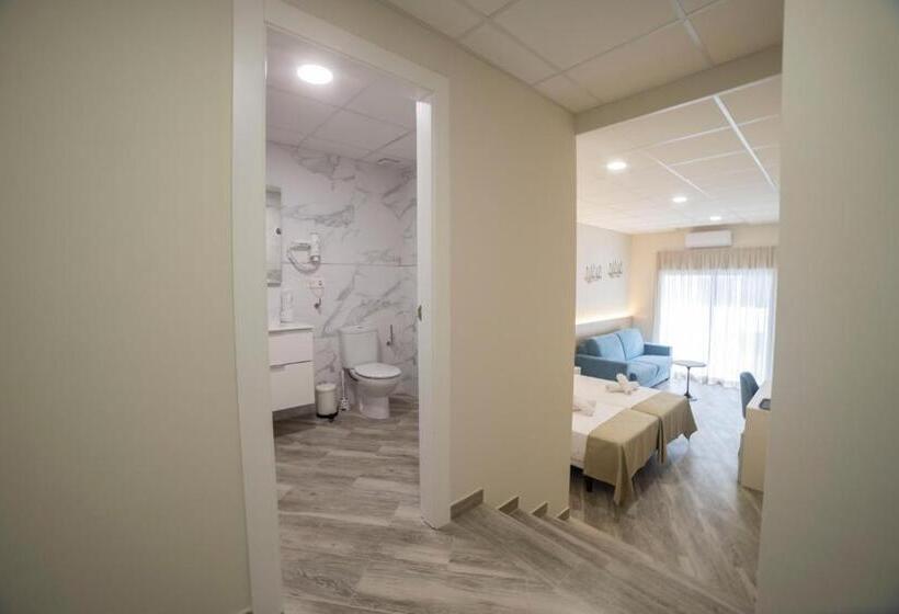 חדר דלוקס לארבעה, Hostal Altea Karma