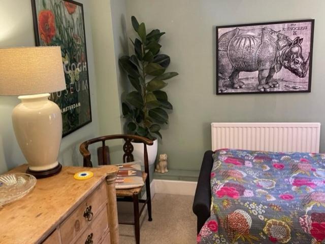 带大床的豪华间, The Totnes Guest House. Upstairs At Zappa S