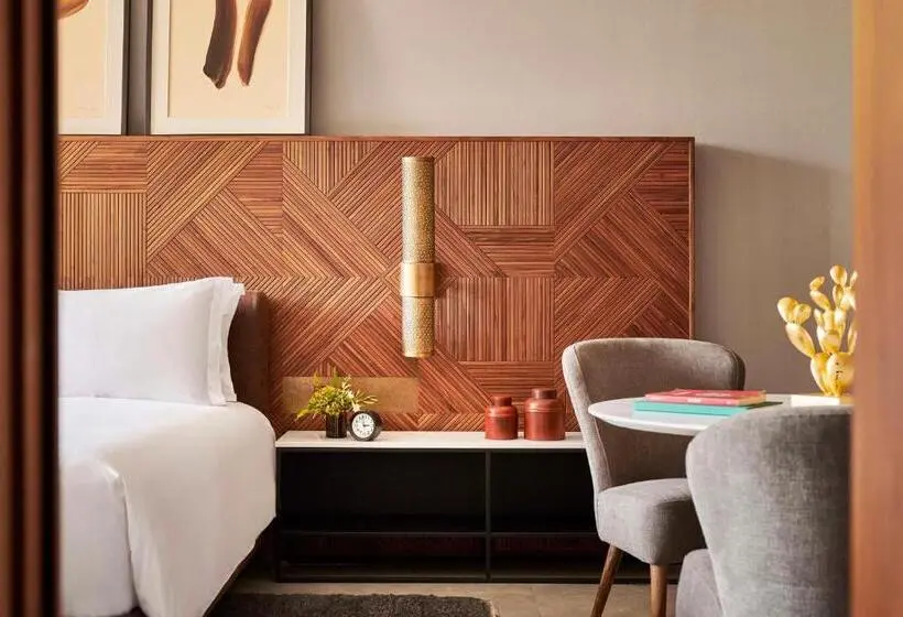 Suite King Bed