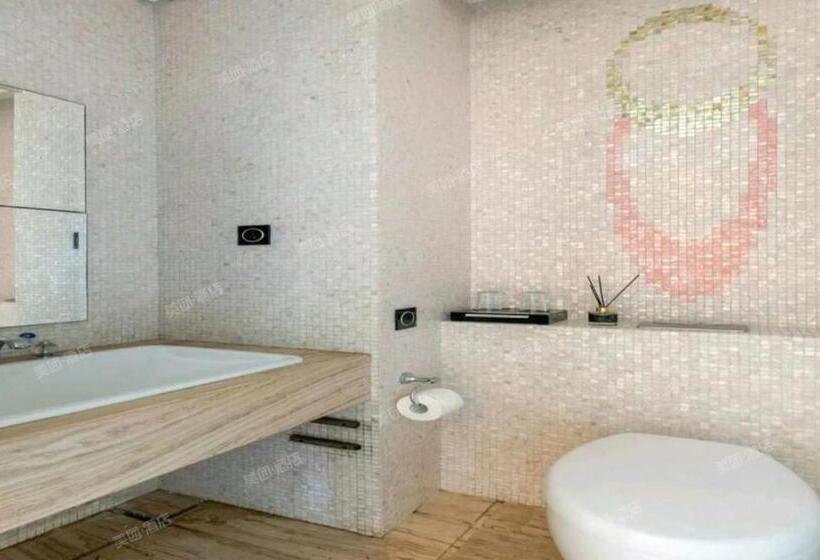 חדר לארבעה סטנדרטי עם מרפסת, Sanya Romantic Journey Sea Resort & Spa