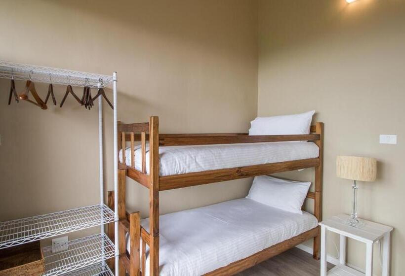 غرفة قياسية ثلاثية مزودة بشرفة, Adventure Pads & Basecamp At Pezula Knysna
