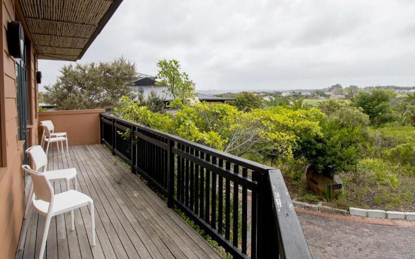 غرفة قياسية ثلاثية مزودة بشرفة, Adventure Pads & Basecamp At Pezula Knysna