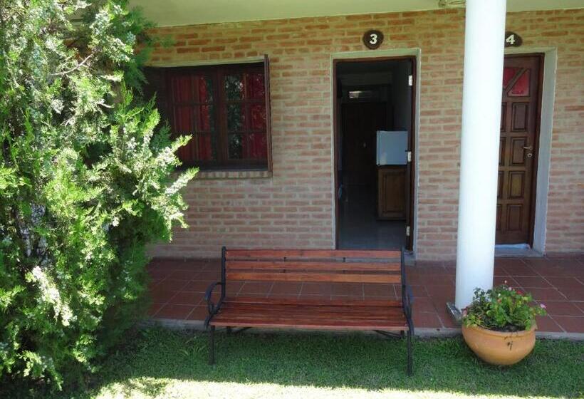 غرفة قياسية ثلاثية, Rincón Del Valle