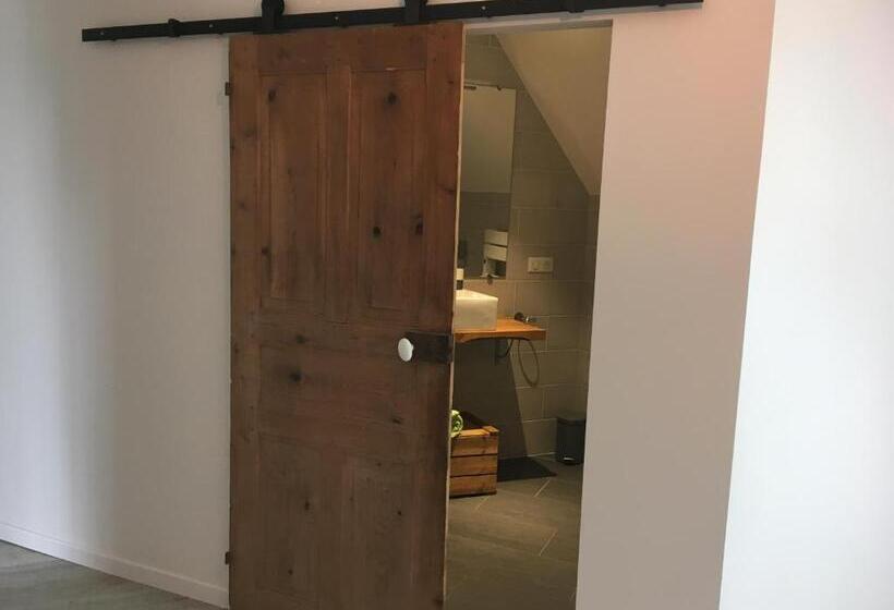 デラックスルーム, Chez Mary Elise