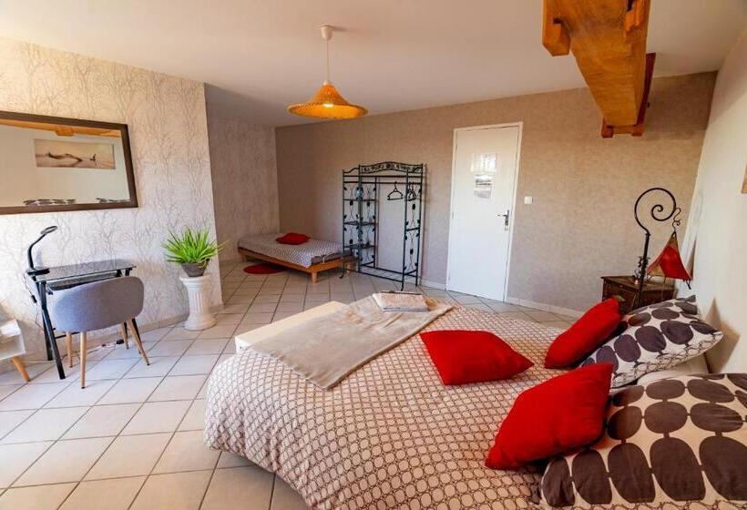 スタンダードトリプルルーム, La Closerie Du Chêne Bleu