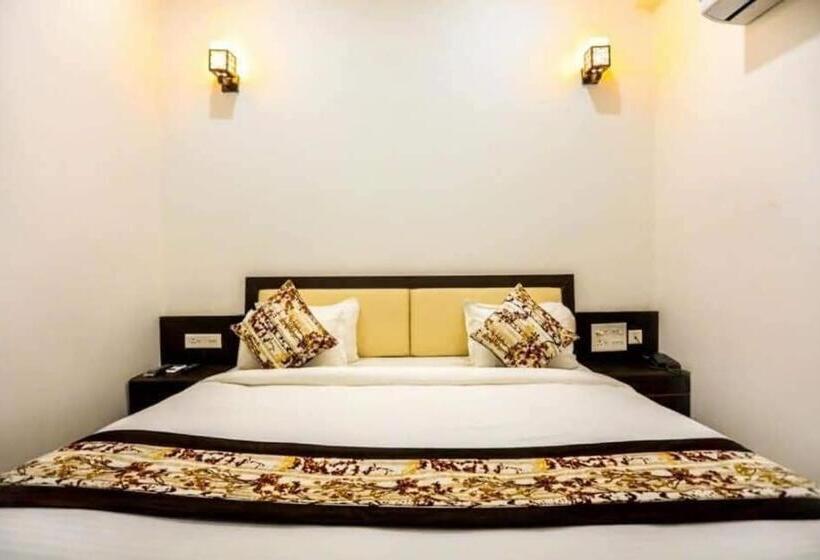 Трехместный Номер Классика, Collection O Hotel Kp