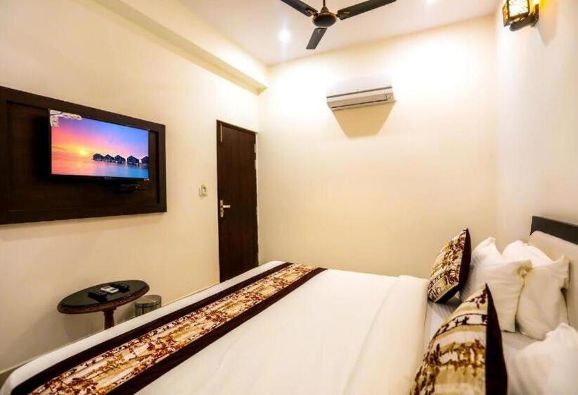 Трехместный Номер Классика, Collection O Hotel Kp