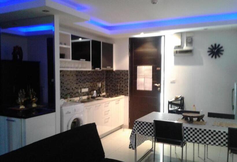 Номер Стандарт с Балконом, Apartments Sea View Wongamat Privacy Condo