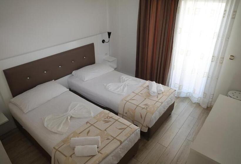 غرفة قياسية إطلالة جانبية علي البحر, Helia