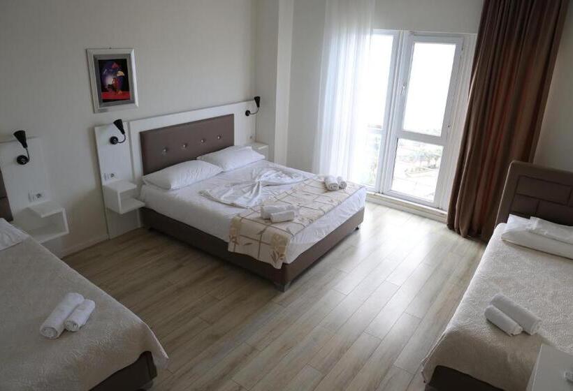 غرفة قياسية رباعية مطلة على البحر, Helia