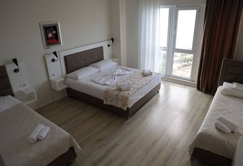 غرفة قياسية رباعية مطلة على البحر, Helia