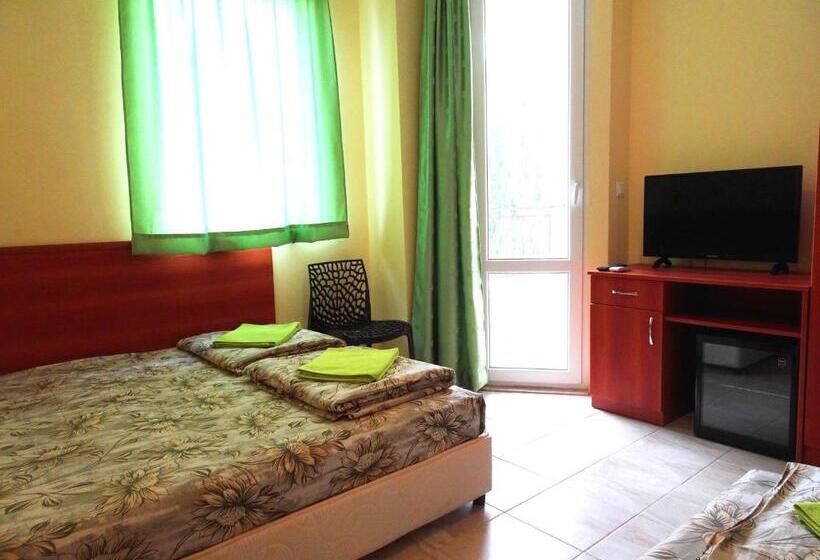 标准三人间, Niko