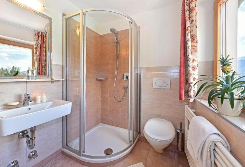 Семейный Номер, Saderhof