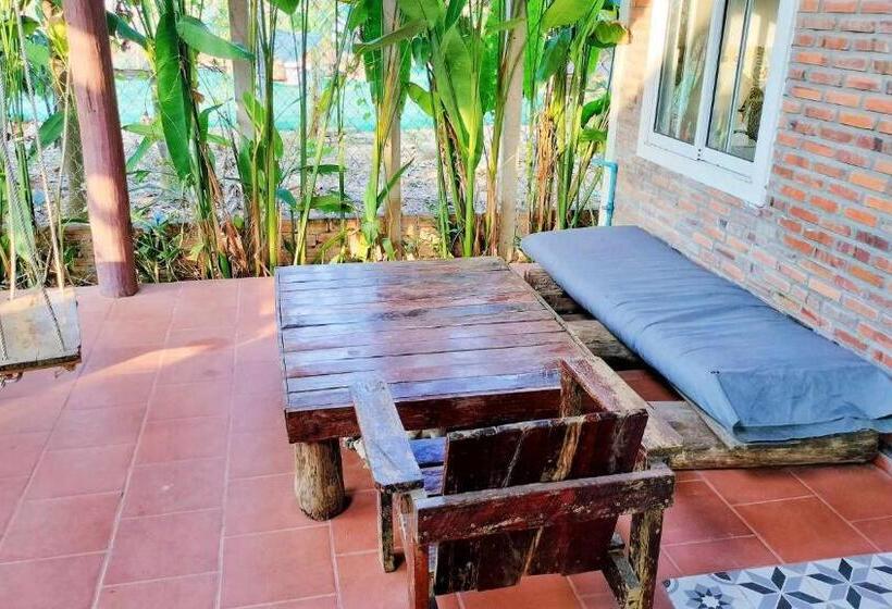 חדר אקונומי, Urban Farmhouse