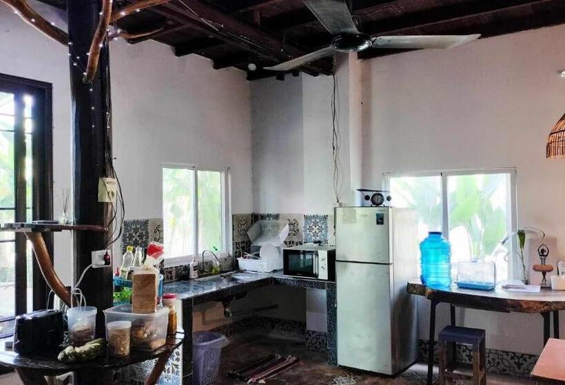 חדר אקונומי, Urban Farmhouse