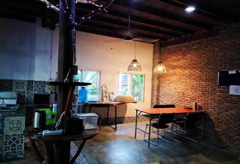 エコノミールーム, Urban Farmhouse