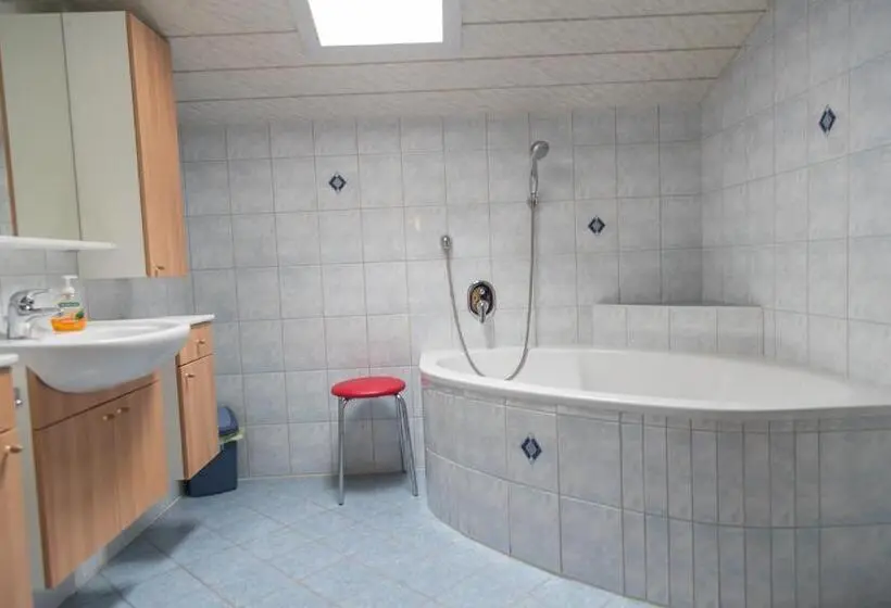 آپارتمان 2 خوابه با بالکن, Wermenerhof
