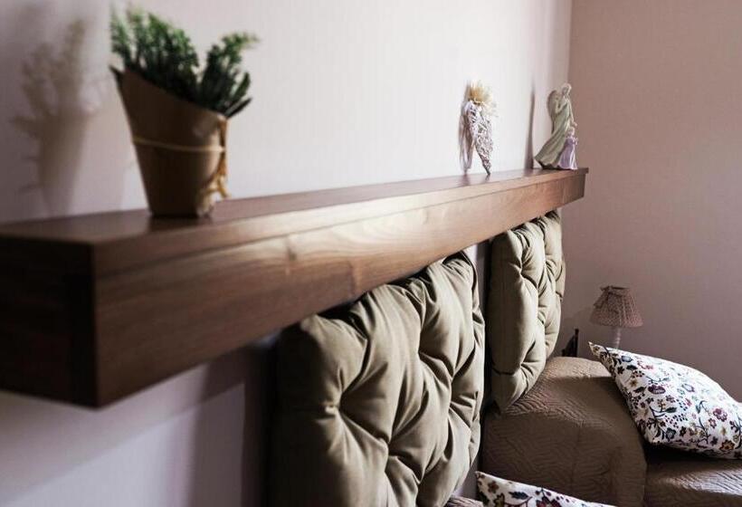 带共用浴室的标准房间, Informis B&b