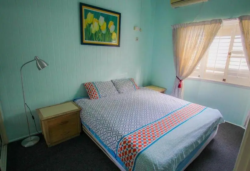 Perhesviitti, Cairns Sunshine Lodge