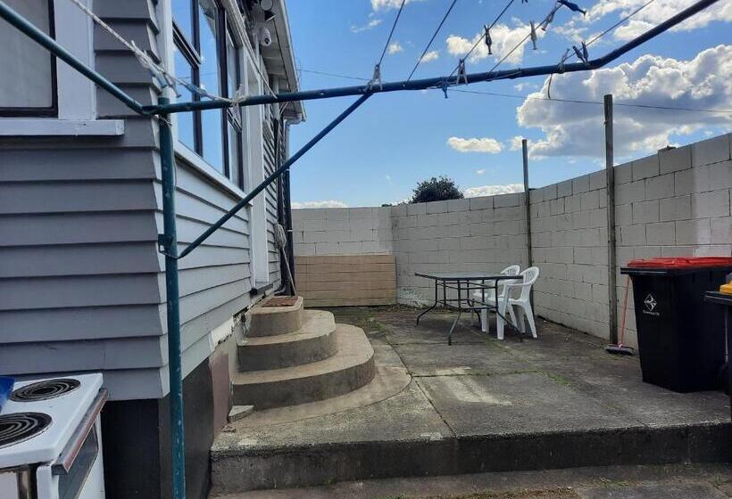 غرفة قياسية ثلاثية حمام مشترك, Central Holiday Home