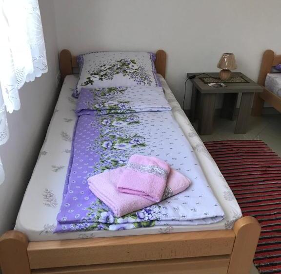 اتاق استاندارد, Guesthouse Rebel