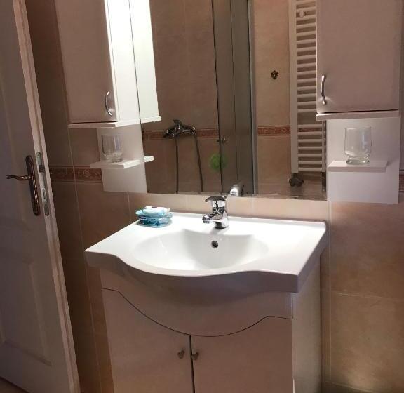 اتاق استاندارد, Guesthouse Rebel