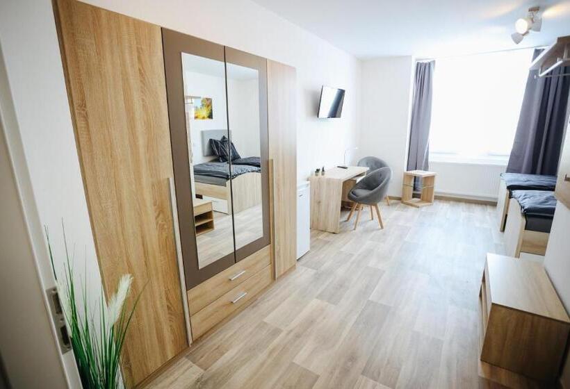 غرفة قياسية, Second Home