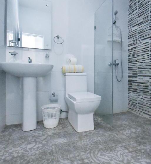 דירת חדר בקומת קרקע, Rosil Place