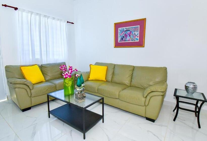 דירת חדר בקומת קרקע, Rosil Place