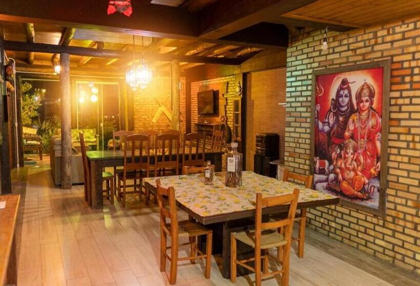 بانگلوی استاندارد, Bangalô House Praia Do Rosa Sc