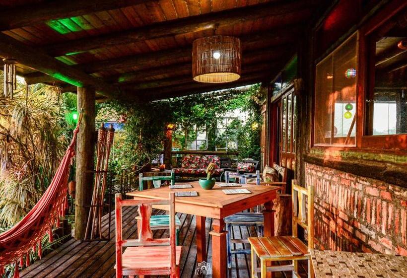 اتاق خانوادگی, Bangalô House Praia Do Rosa Sc