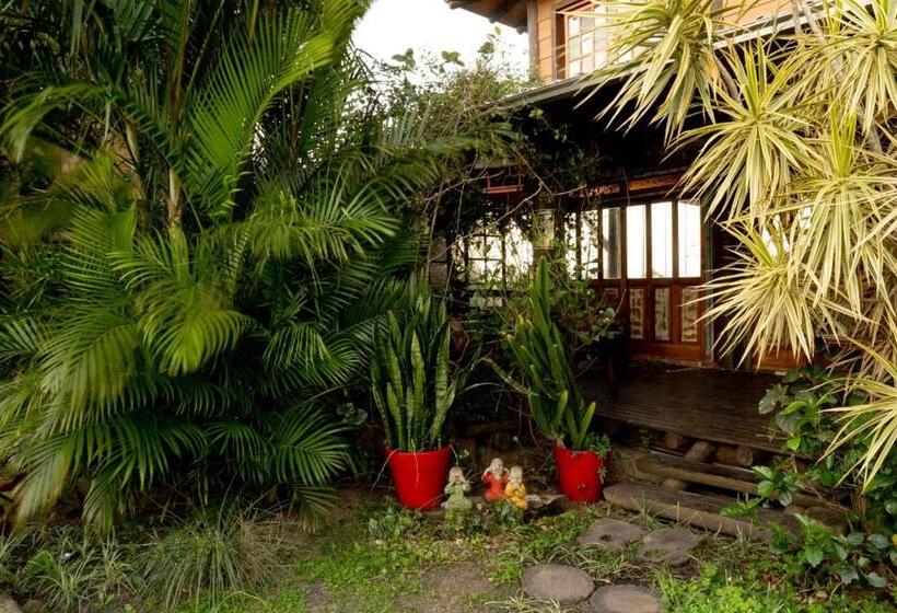 کلبه ییلاقی, Bangalô House Praia Do Rosa Sc