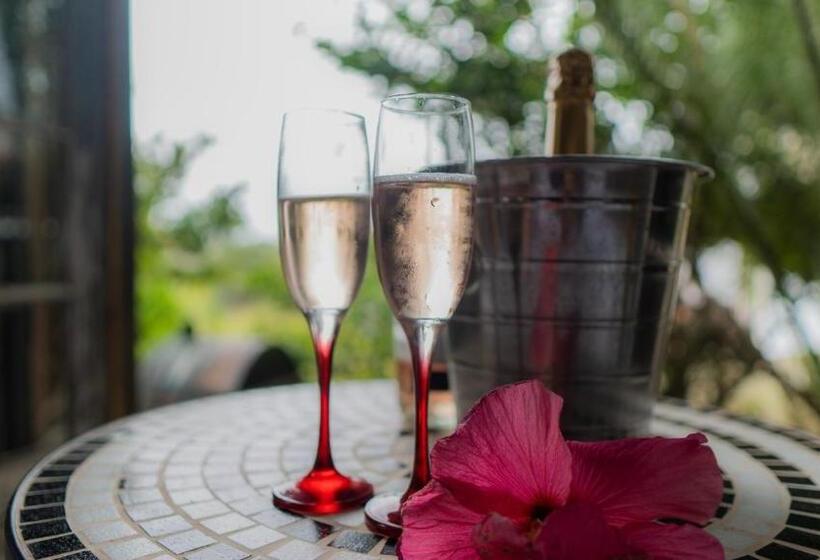 کلبه ییلاقی, Bangalô House Praia Do Rosa Sc