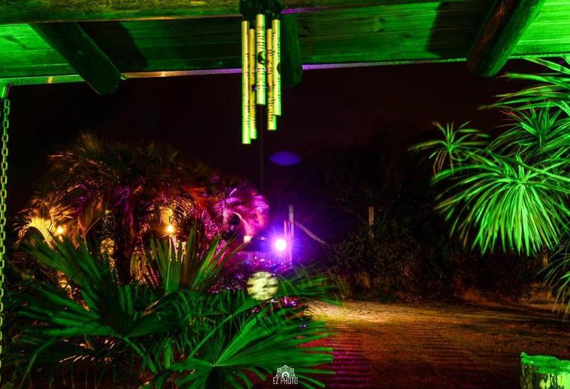 اتاق خانوادگی, Bangalô House Praia Do Rosa Sc