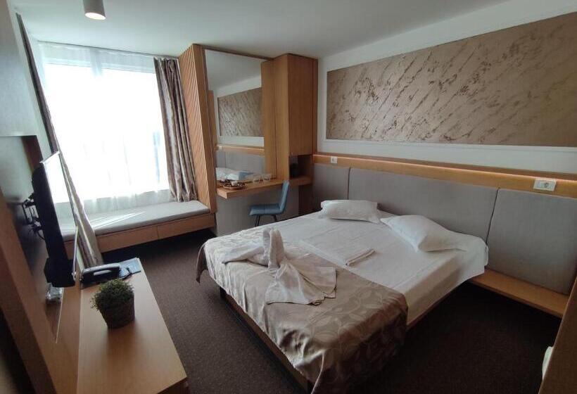 スタンダードルーム, Complex Hotelier Steaua De Mare   Hotel Delfinul