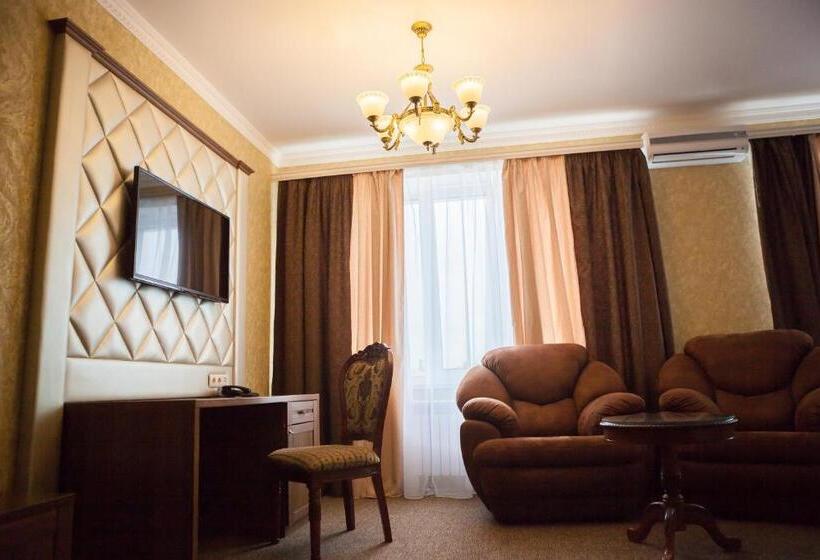 سوییت سوپریور, Astoria