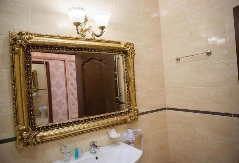 سوئیت پرزیدنت, Astoria