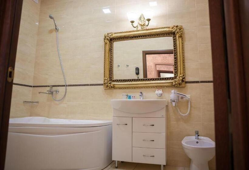 سوئیت پرزیدنت, Astoria