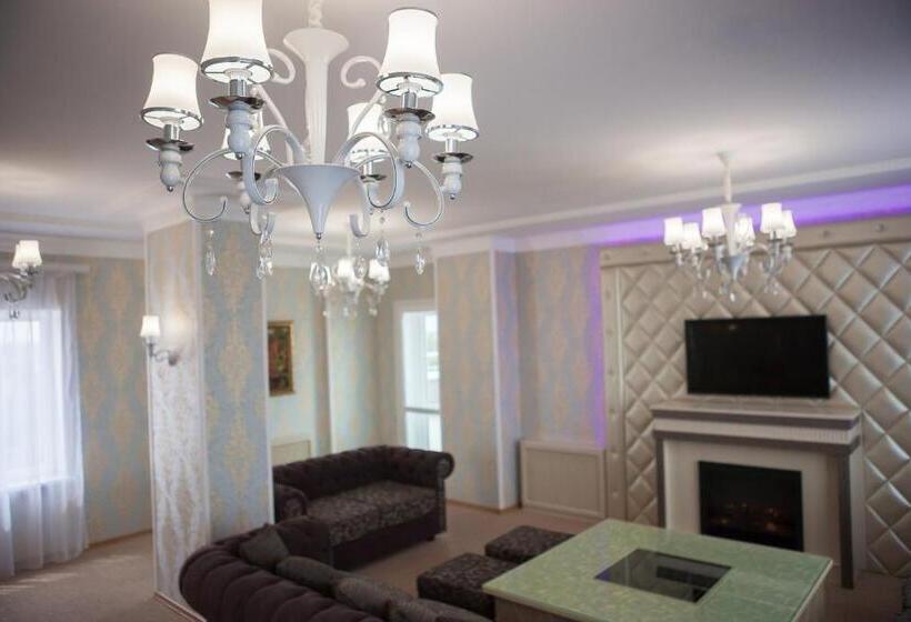 سوئیت پرزیدنت, Astoria