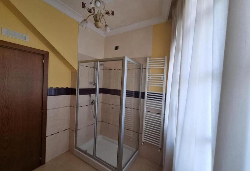 غرفة قياسية ثلاثية, Ristorante Da Valerio