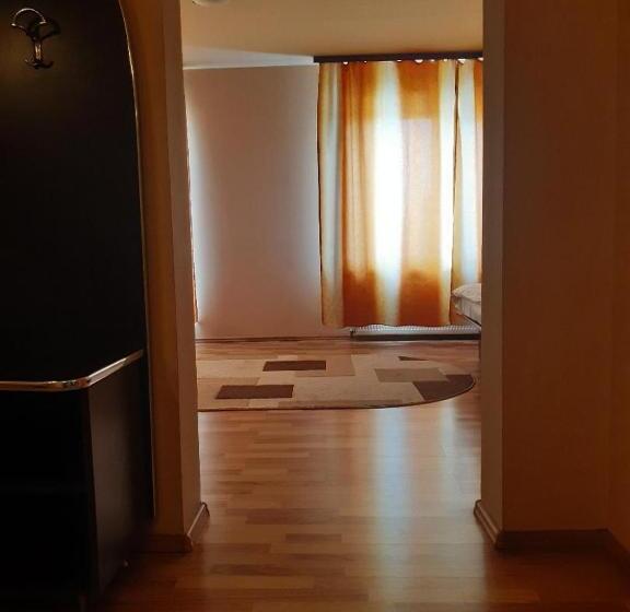 套房, Complex Daniel S