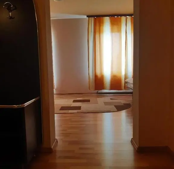 Suite, Complex Daniel S