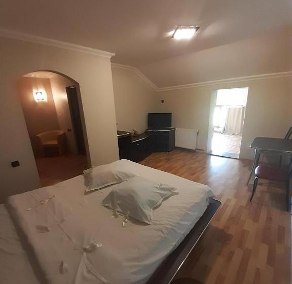 套房, Complex Daniel S