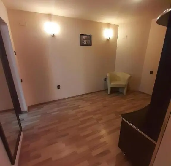 Suite, Complex Daniel S