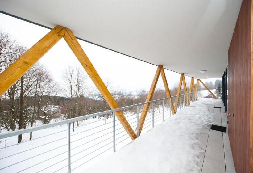 デラックストリプルルーム, Four Seasons In Benecko