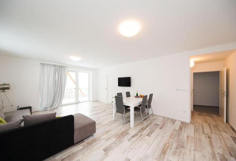 デラックストリプルルーム, Four Seasons In Benecko